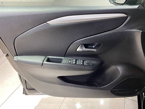 2024 Benzin Otomatik Opel Corsa Siyah Gürel Tasarım Aksesuar Otomotiv San. Tic. Ltd. Şti.
