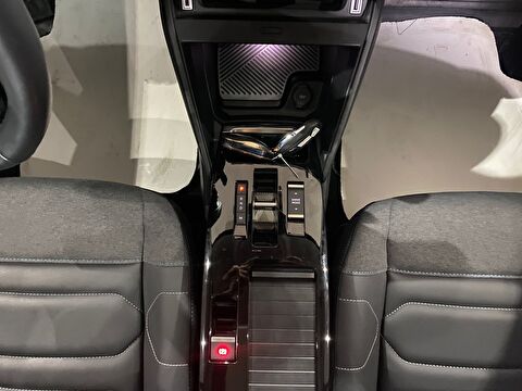 2023 Benzin Otomatik Citroen C4 X Kırmızı Gürel Tasarım Aksesuar Otomotiv San. Tic. Ltd. Şti.