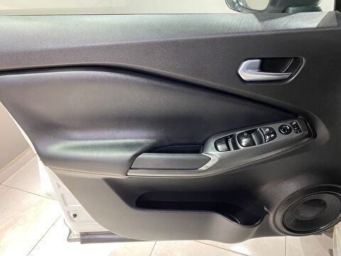 2024 Benzin Otomatik Nissan Juke Beyaz Gürel Tasarım Aksesuar Otomotiv San. Tic. Ltd. Şti.