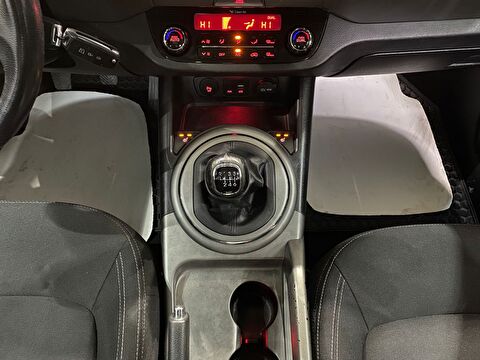 2015 Benzin Manuel Kia Sportage Siyah Gürel Tasarım Aksesuar Otomotiv San. Tic. Ltd. Şti.