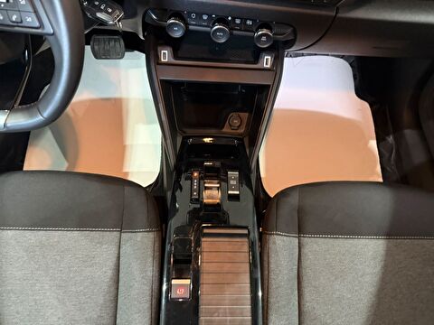 2025 Benzin Otomatik Citroen C4 X Yeşil Gürel Tasarım Aksesuar Otomotiv San. Tic. Ltd. Şti.