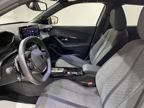 2025 Benzin Otomatik Peugeot 2008 Gümüş Gri Gürel Tasarım Aksesuar Otomotiv San. Tic. Ltd. Şti.
