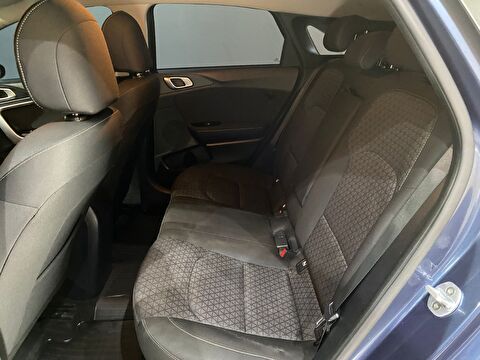 2019 Benzin Manuel Kia Cee'd Mavi Gürel Tasarım Aksesuar Otomotiv San. Tic. Ltd. Şti.