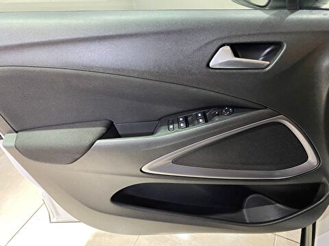 2022 Benzin Otomatik Opel Crossland Beyaz Gürel Tasarım Aksesuar Otomotiv San. Tic. Ltd. Şti.