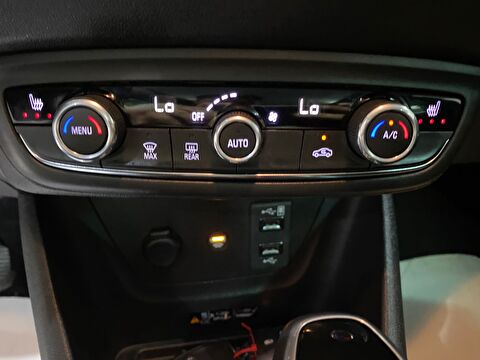 2020 Benzin Otomatik Opel Crossland Kırmızı Gürel Tasarım Aksesuar Otomotiv San. Tic. Ltd. Şti.