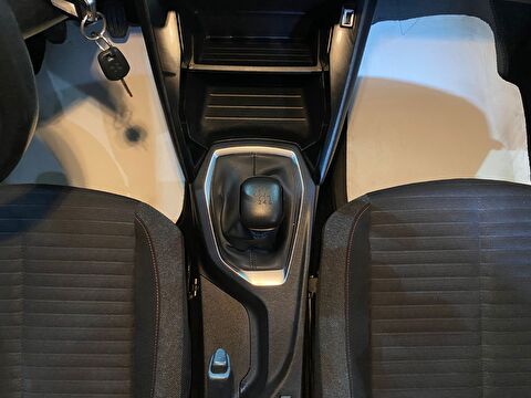 TaksitliOto.Net | 2.El Peugeot 2008 Crossover 1.2 PureTech Active | Manuel & Benzin | Gri | İzmir.2el 2020 Benzin Manuel Peugeot 2008 Gri Gürel Tasarım Aksesuar Otomotiv San. Tic. Ltd. Şti.