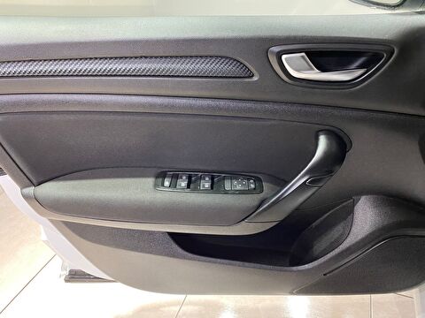 2022 Benzin Otomatik Renault Megane Beyaz Gürel Tasarım Aksesuar Otomotiv San. Tic. Ltd. Şti.