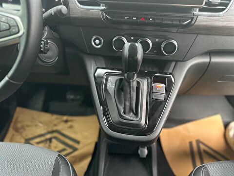 renault, kangoo multix, combi 1.3 tce ıconic edc, otomatik, benzin 2.el otomobil | renew 23