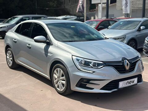 Sedan 1.3 TCe Touch EDC, 2. el otomobil | renew