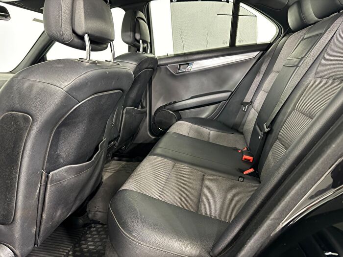 Mercedes-Benz C Serisi 16