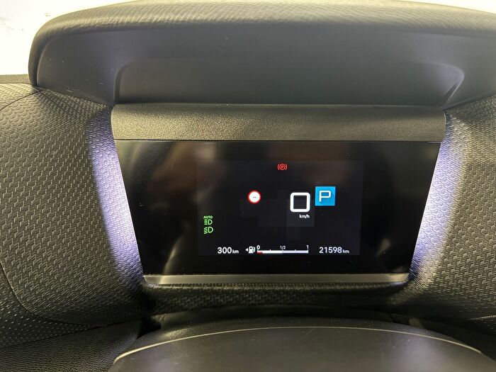 Citroen C4 1.2 PureTech Shine Bold EAT8 araç görseli 24