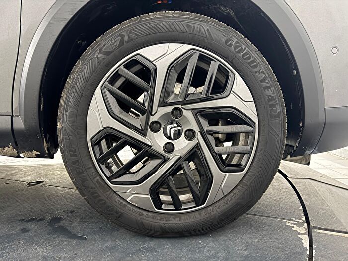 Citroen C4 1.2 PureTech Shine Bold EAT8 araç görseli 32