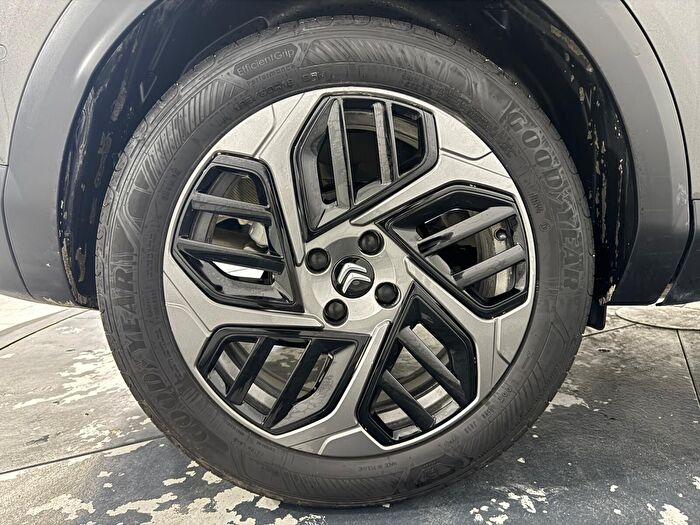 Citroen C4 1.2 PureTech Shine Bold EAT8 araç görseli 31