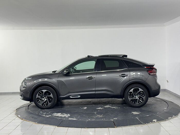 Citroen C4 1.2 PureTech Shine Bold EAT8 araç görseli 5