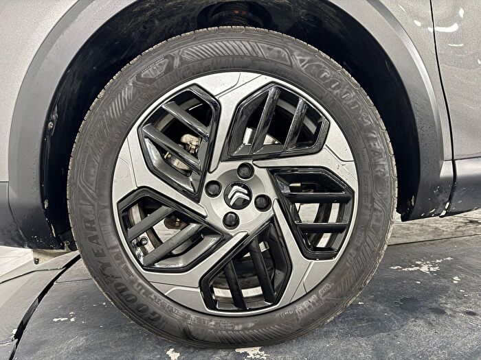 Citroen C4 1.2 PureTech Shine Bold EAT8 araç görseli 29
