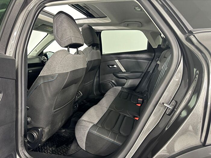 Citroen C4 1.2 PureTech Shine Bold EAT8 araç görseli 15