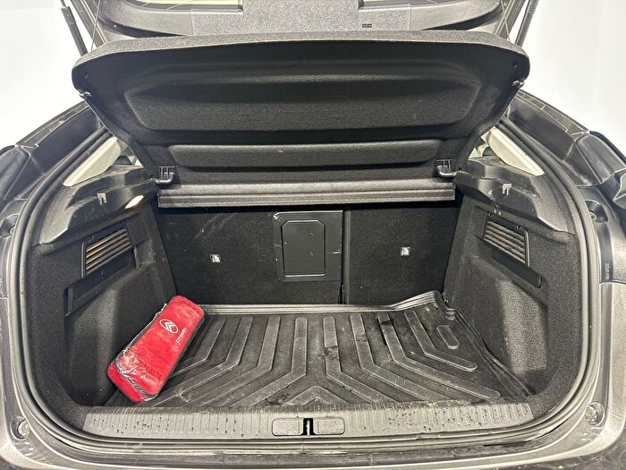 Citroen C4 1.2 PureTech Shine Bold EAT8 araç görseli 27