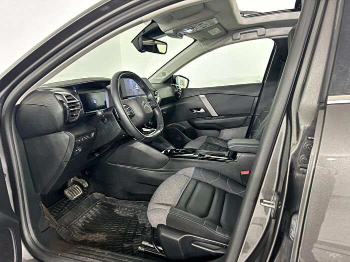 Citroen C4 1.2 PureTech Shine Bold EAT8 araç görseli 13