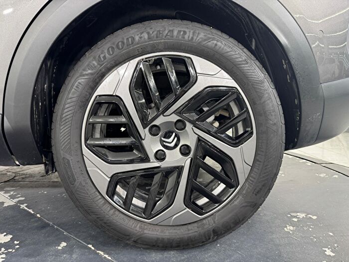 Citroen C4 1.2 PureTech Shine Bold EAT8 araç görseli 30