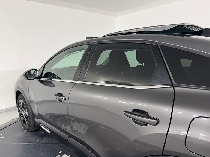 Citroen C4 1.2 PureTech Shine Bold EAT8 araç görseli 9