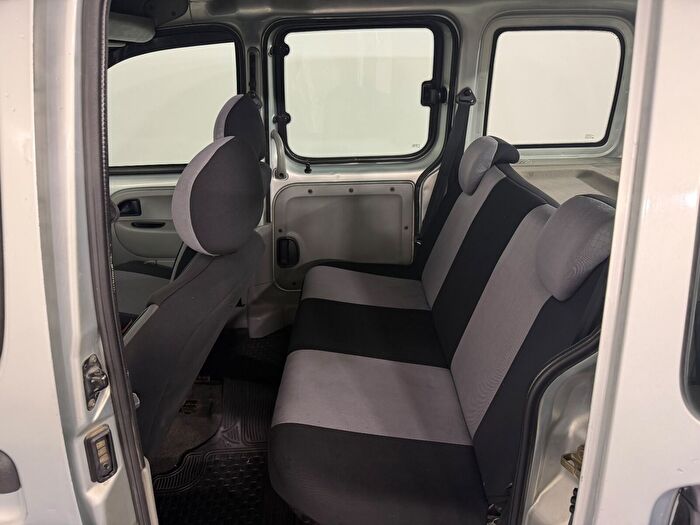 Renault Kangoo Multix Combi 1.5 DCI Authentique araç görseli 15