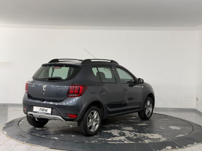 Dacia Sandero 0.9 Tce Stepway Easy-R araç görseli 8