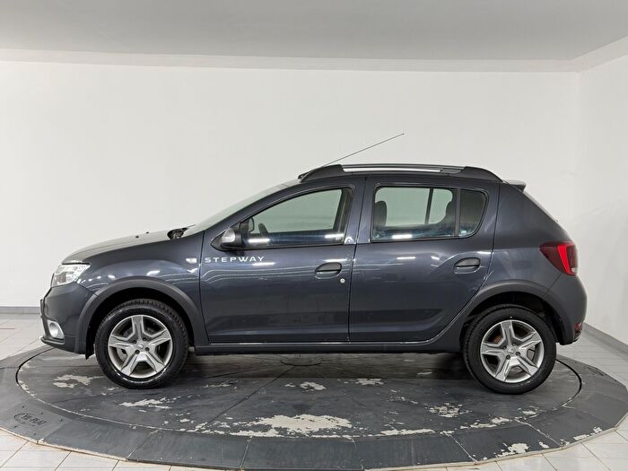 Dacia Sandero 0.9 Tce Stepway Easy-R araç görseli 5