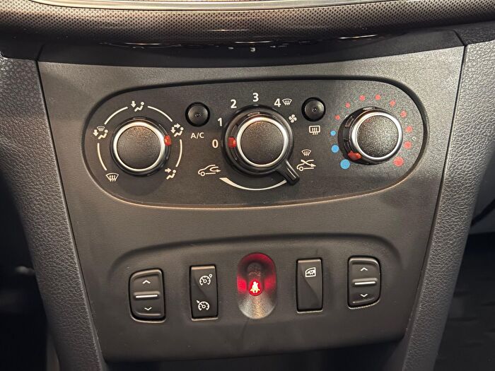 Dacia Sandero 0.9 Tce Stepway Easy-R araç görseli 22