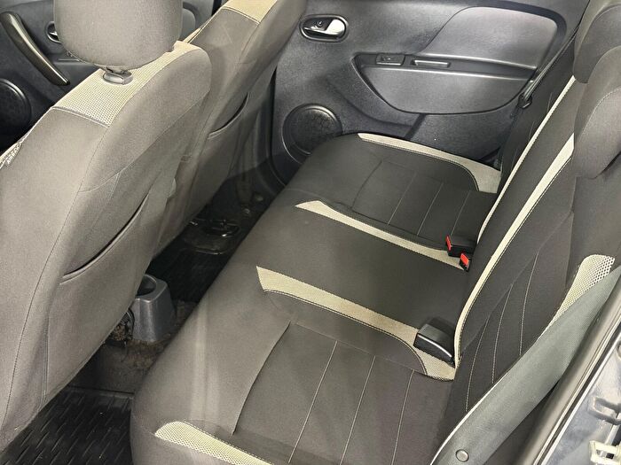 Dacia Sandero 0.9 Tce Stepway Easy-R araç görseli 15