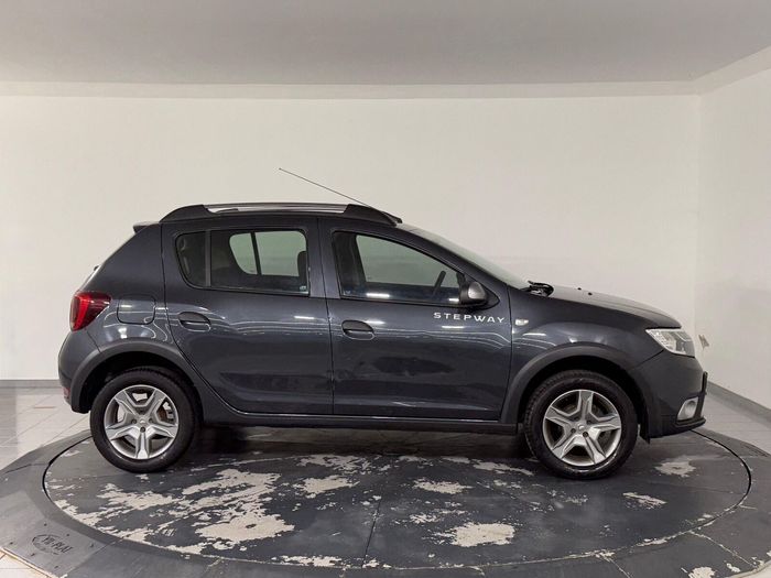 Dacia Sandero 0.9 Tce Stepway Easy-R araç görseli 4