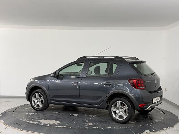 Dacia Sandero 0.9 Tce Stepway Easy-R araç görseli 6