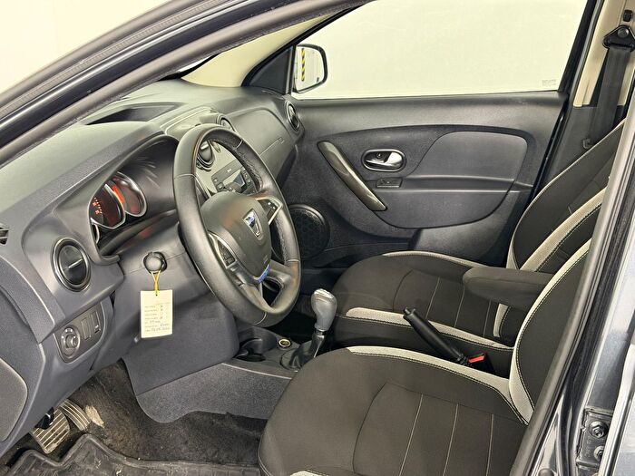 Dacia Sandero 0.9 Tce Stepway Easy-R araç görseli 13