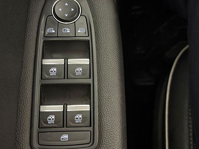 Renault Captur 1.3 TCe Icon EDC araç görseli 25