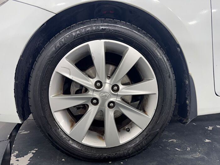 Hyundai Accent Blue 1.6 CRDI Prime Otomatik araç görseli 29