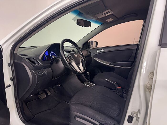 Hyundai Accent Blue 1.6 CRDI Prime Otomatik araç görseli 13