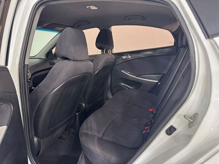 Hyundai Accent Blue 1.6 CRDI Prime Otomatik araç görseli 14