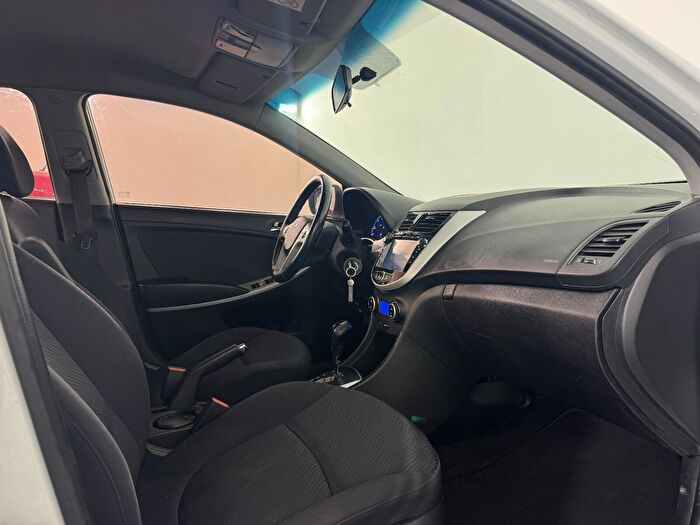 Hyundai Accent Blue 1.6 CRDI Prime Otomatik araç görseli 12