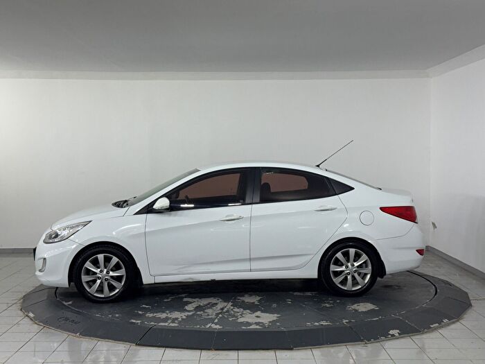 Hyundai Accent Blue 1.6 CRDI Prime Otomatik araç görseli 5