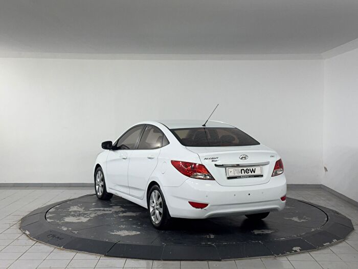 Hyundai Accent Blue 1.6 CRDI Prime Otomatik araç görseli 8