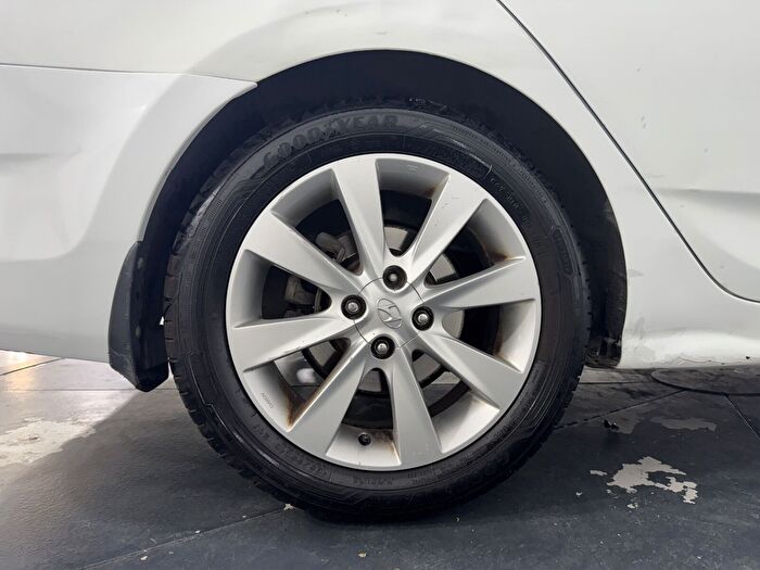 Hyundai Accent Blue 1.6 CRDI Prime Otomatik araç görseli 27