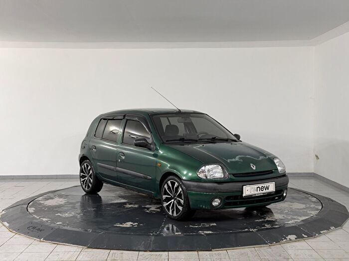 Renault Clio 1.4 RT araç görseli 3