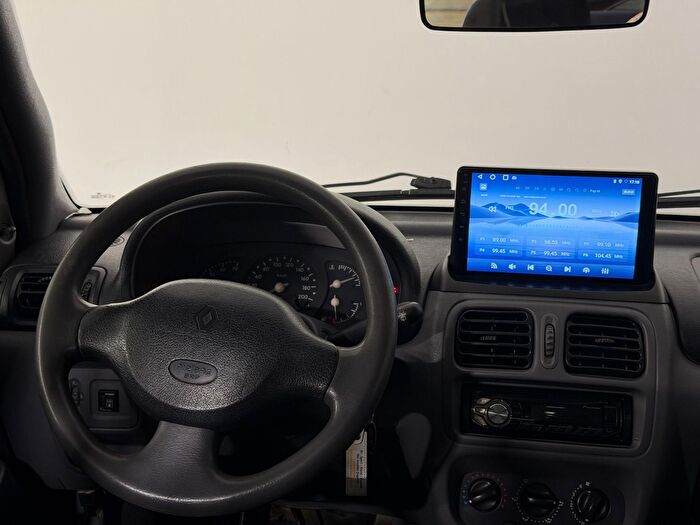 Renault Clio 1.4 RT araç görseli 17