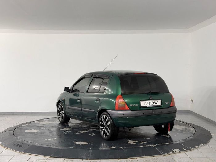 Renault Clio 1.4 RT araç görseli 8