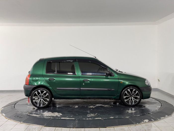 Renault Clio 1.4 RT araç görseli 4
