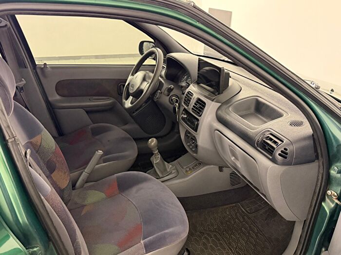 Renault Clio 1.4 RT araç görseli 13