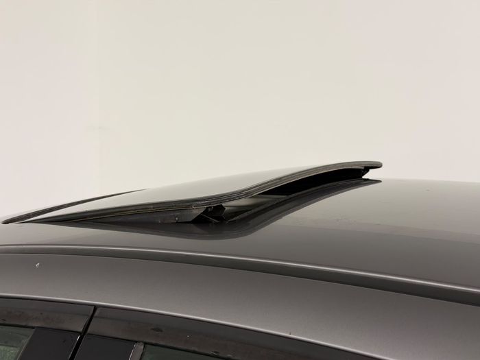 Renault Fluence 1.6 Privilege BVA araç görseli 12