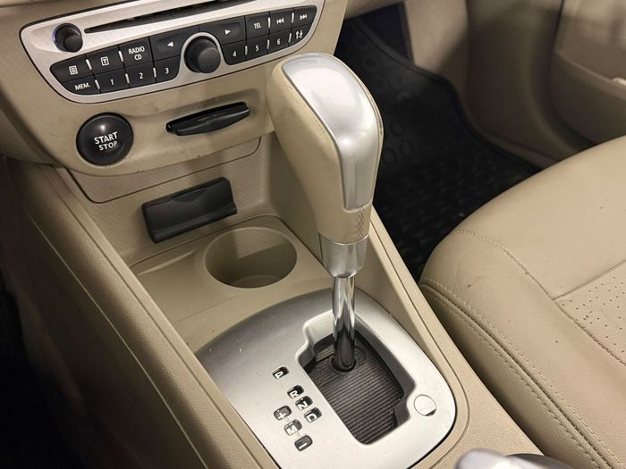 Renault Fluence 1.6 Privilege BVA araç görseli 22