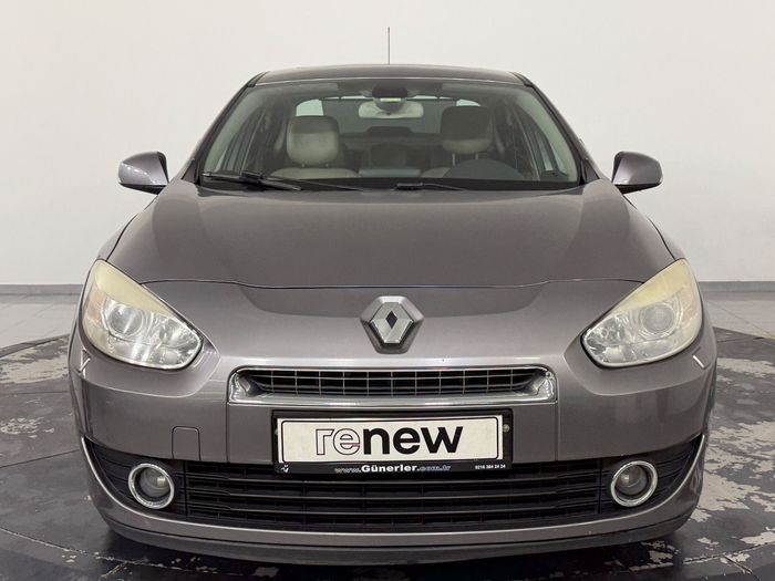 Renault Fluence 1.6 Privilege BVA araç görseli 9