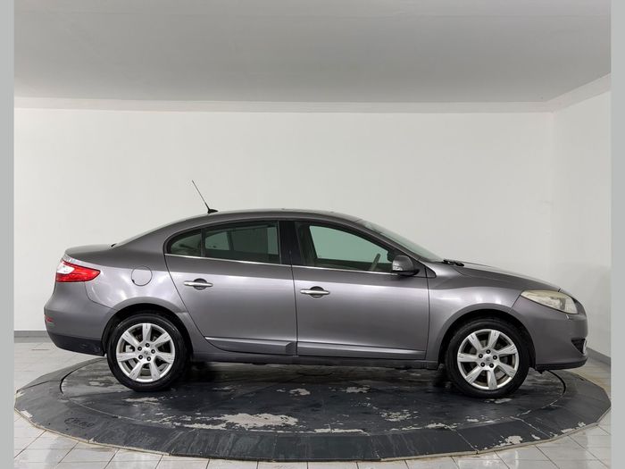 Renault Fluence 1.6 Privilege BVA araç görseli 4