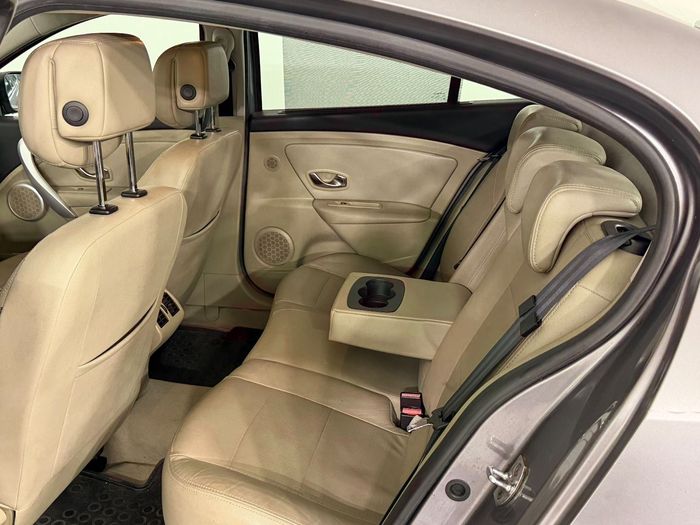 Renault Fluence 1.6 Privilege BVA araç görseli 17